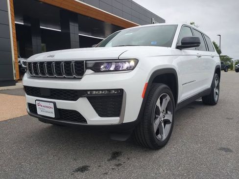 New 2026 Jeep Grand Cherokee L Limited w/ Trailer Tow Package AWD/4WD image 8