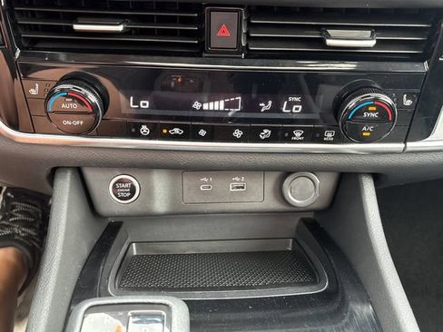 Used 2021 Nissan Rogue SV AWD/4WD image 18
