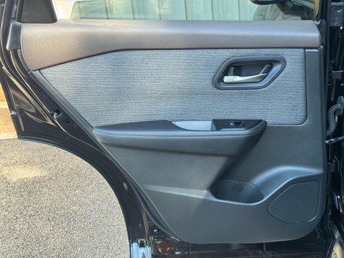 Used 2023 Nissan Rogue SV FWD image 35