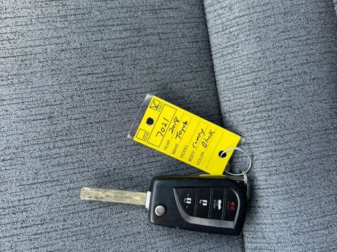 Used 2018 Toyota Camry LE FWD image 19