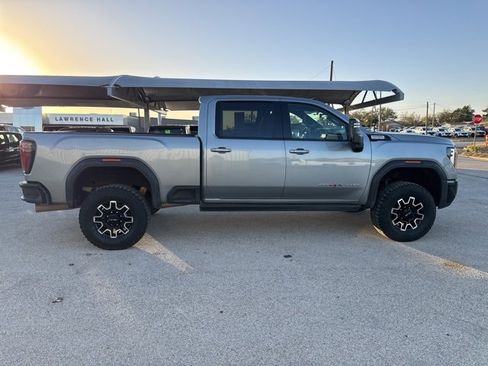 Used 2024 GMC Sierra 2500 AT4X image 9