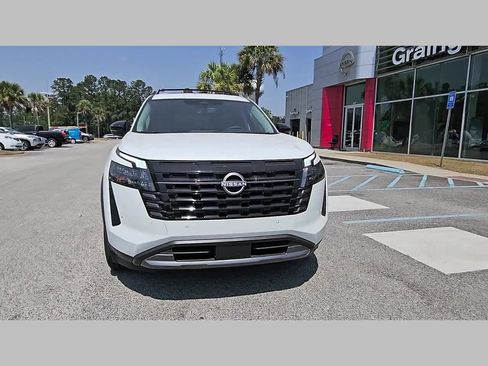 New 2026 Nissan Pathfinder Platinum FWD image 17
