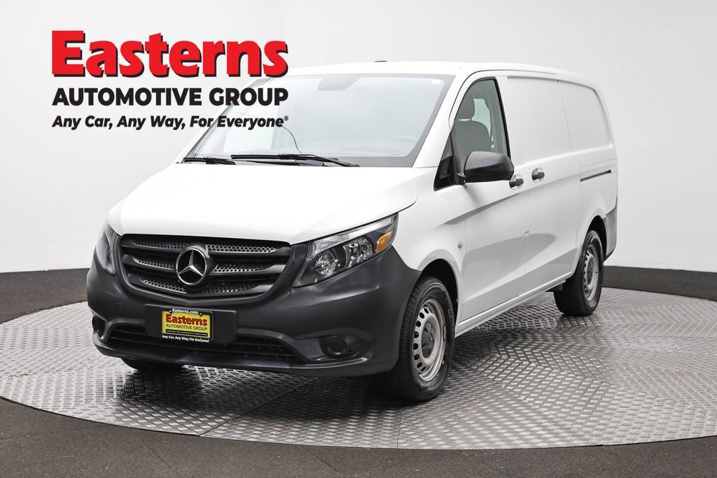 Used 2022 Mercedes-Benz Metris image 1