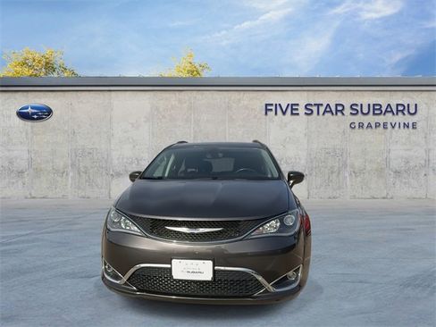 Used 2020 Chrysler Pacifica Touring-L image 3