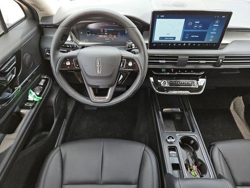New 2025 Lincoln Corsair FWD w/ Equipment Group 101A image 4