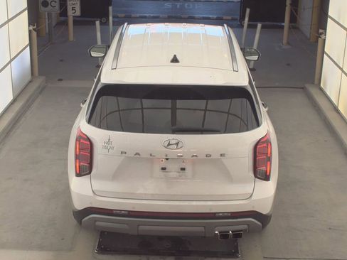 Used 2024 Hyundai Palisade SEL FWD image 7