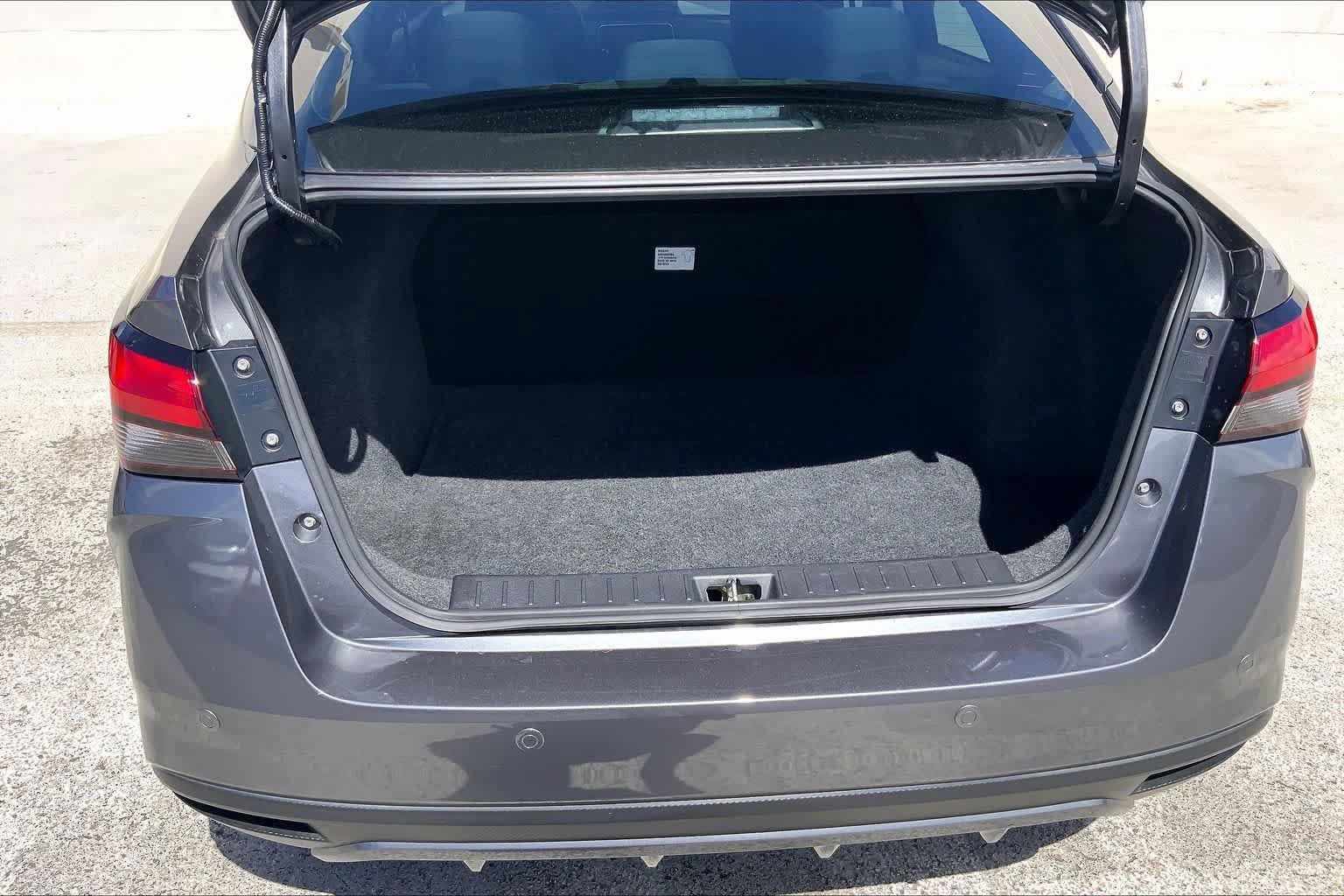 Used 2024 Nissan Versa S FWD image 18