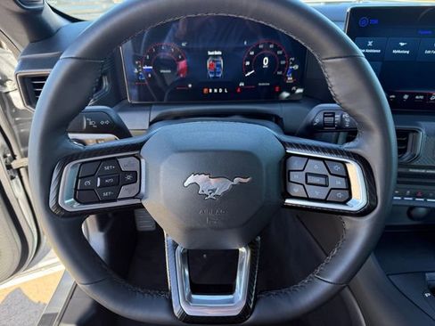 Used 2025 Ford Mustang Convertible RWD image 15