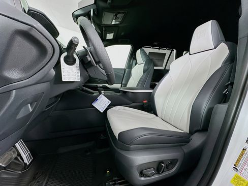 New 2026 Lexus TX 500h AWD image 22