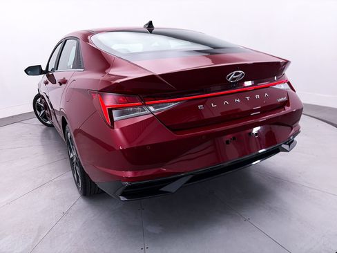 Used 2023 Hyundai Elantra Limited FWD image 4