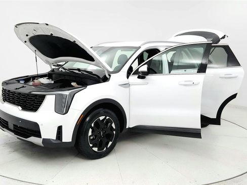 Used 2024 Kia Sorento S FWD image 9