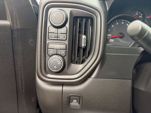 Used 2021 Chevrolet Silverado 1500 Custom image 9