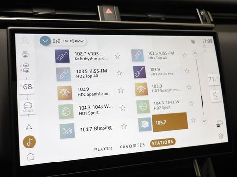 New 2026 Land Rover Range Rover Velar Dynamic SE AWD/4WD image 9