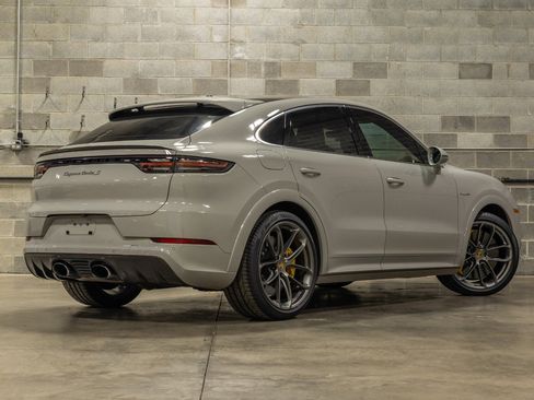 Used 2021 Porsche Cayenne Turbo S image 23