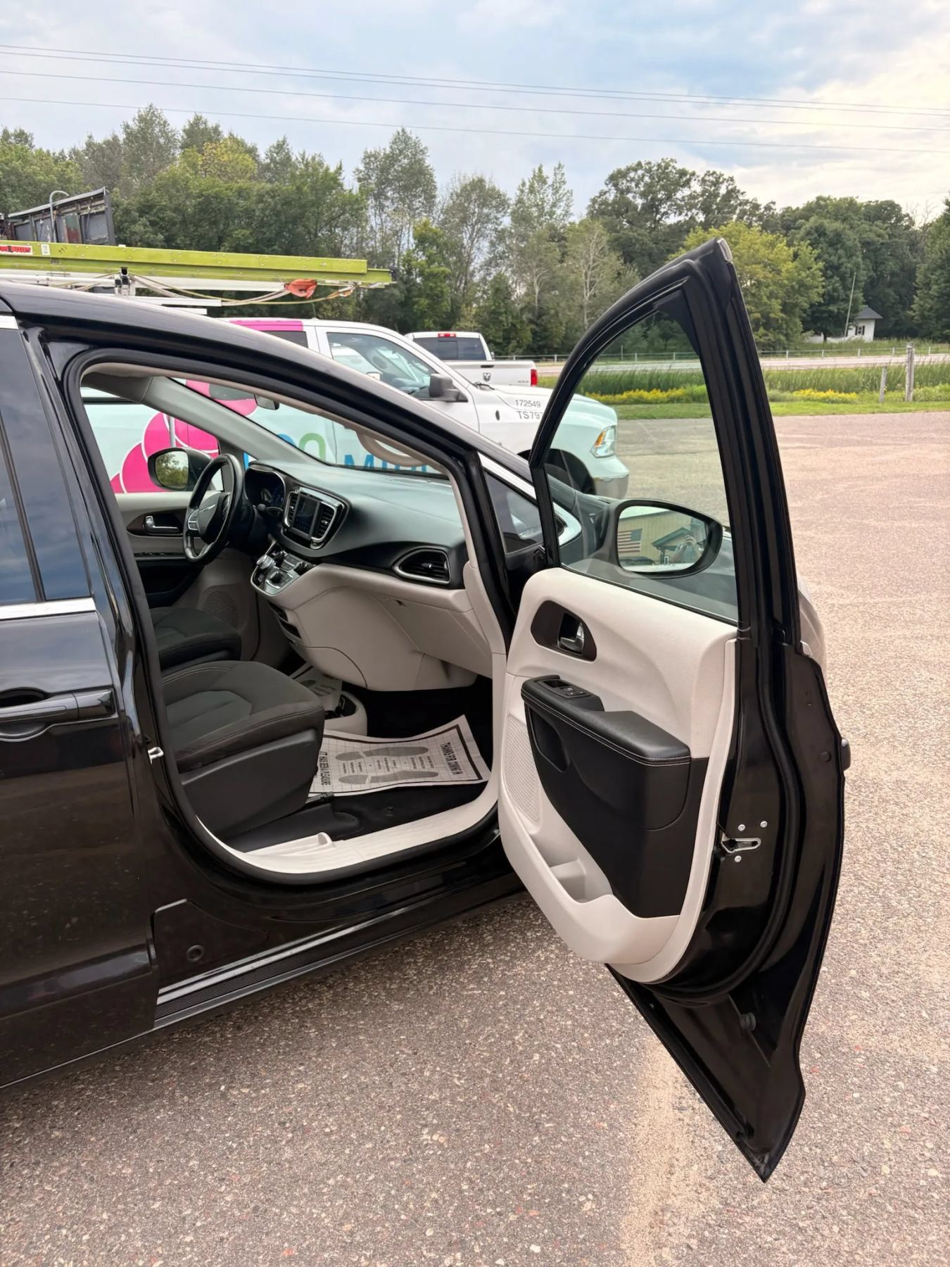 Used 2020 Chrysler Voyager LX w/ Cold Weather Group FWD image 9