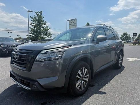 Used 2022 Nissan Pathfinder SL w/ Lighting Package (N92) AWD/4WD image 5