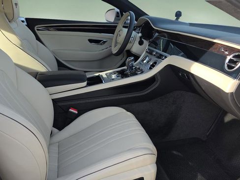 Used 2022 Bentley Continental GT image 2