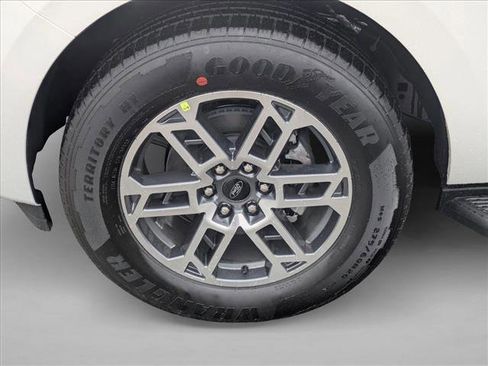 New 2026 Ford Expedition Active image 9