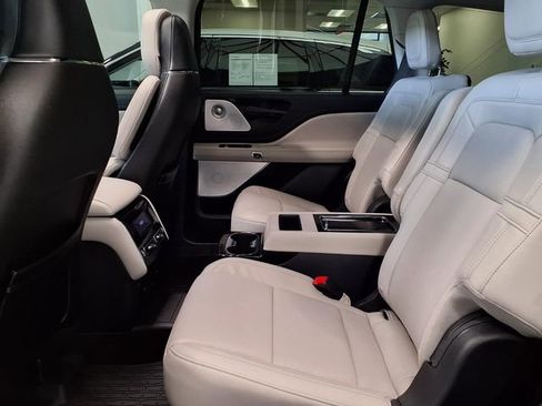 Certified 2026 Lincoln Aviator Reserve w/ Luxury Package RWD image 5