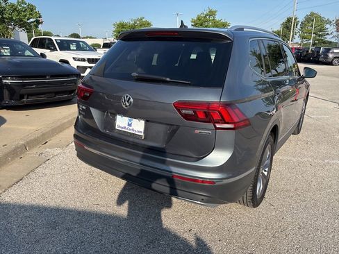 Used 2020 Volkswagen Tiguan SEL AWD/4WD image 24