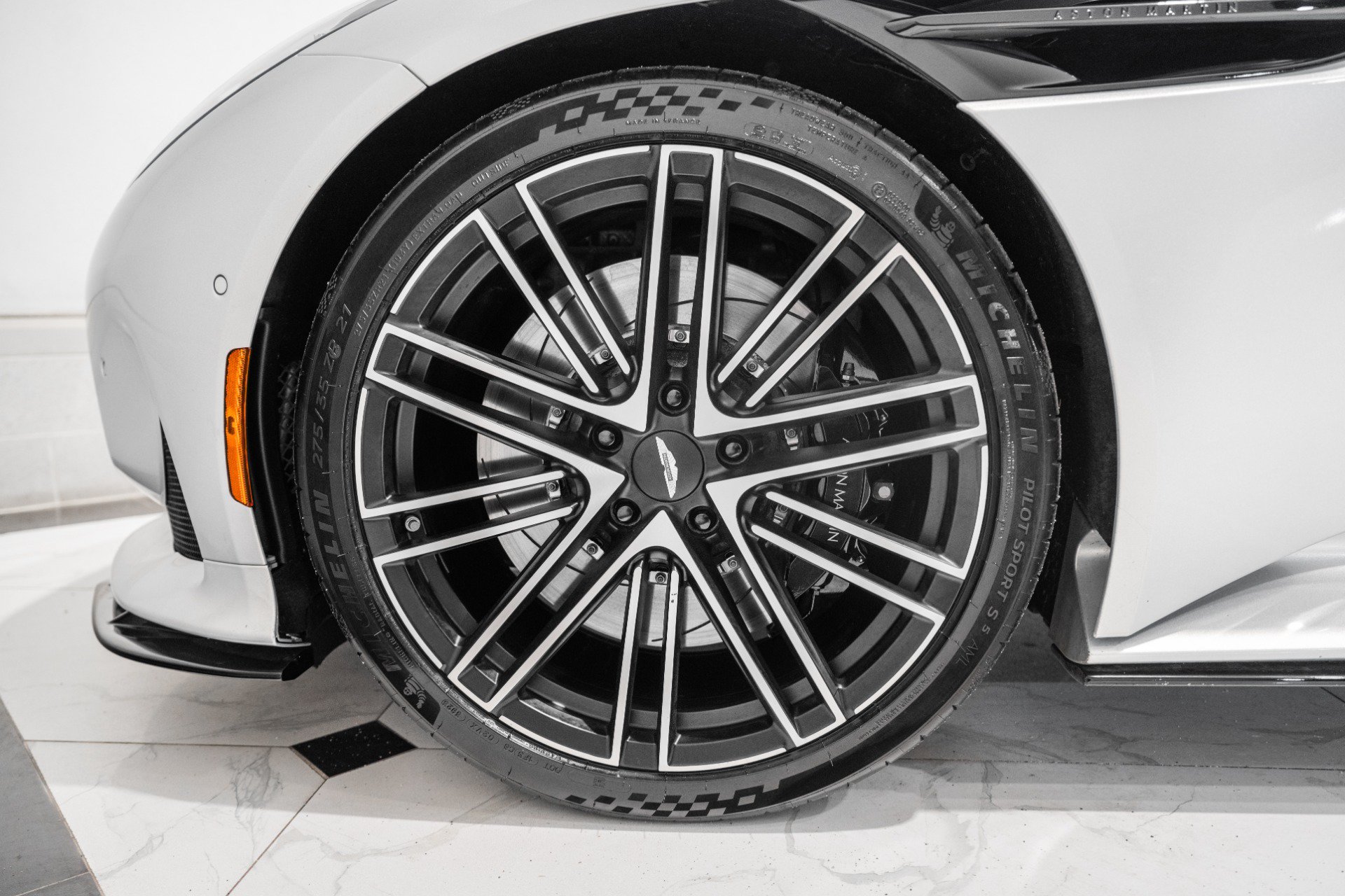 Used 2024 Aston Martin DB12 Coupe RWD image 4