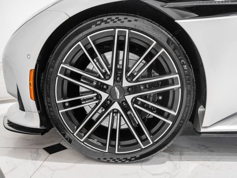 Used 2024 Aston Martin DB12 Coupe image 4