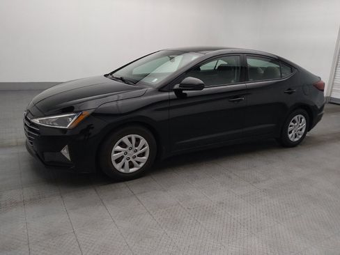 Used 2019 Hyundai Elantra SE w/ Winter Weather Package FWD image 2