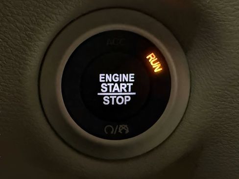 Used 2024 Chrysler Pacifica Touring-L FWD image 24