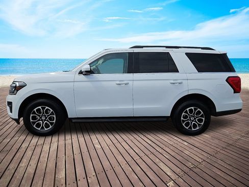 Used 2024 Ford Expedition XLT AWD/4WD image 7