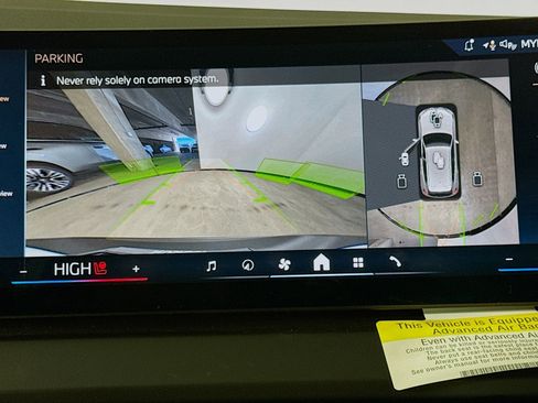 Used 2025 BMW X3 xDrive30i w/ Premium Package image 13