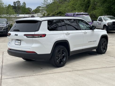 Used 2025 Jeep Grand Cherokee L Altitude AWD/4WD image 9