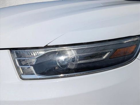 Used 2017 Ford Taurus SE FWD image 2