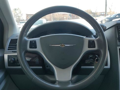 Used 2010 Chrysler Town & Country Touring FWD image 13