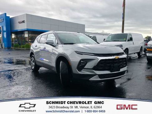 Used 2024 Chevrolet Blazer LT w/ Convenience Package FWD image 3