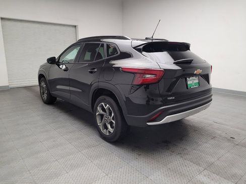 Used 2025 Chevrolet Trax LT w/ LT Convenience Package image 5
