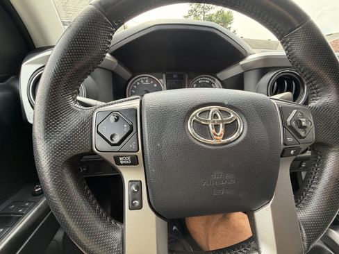 Used 2016 Toyota Tacoma SR5 w/ Towing Package RWD image 21
