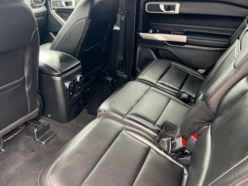 Used 2023 Ford Explorer XLT w/ Equipment Group 202A RWD image 9