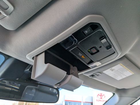 Used 2022 Toyota Tundra SR5 w/ SR5 Convenience Package image 31