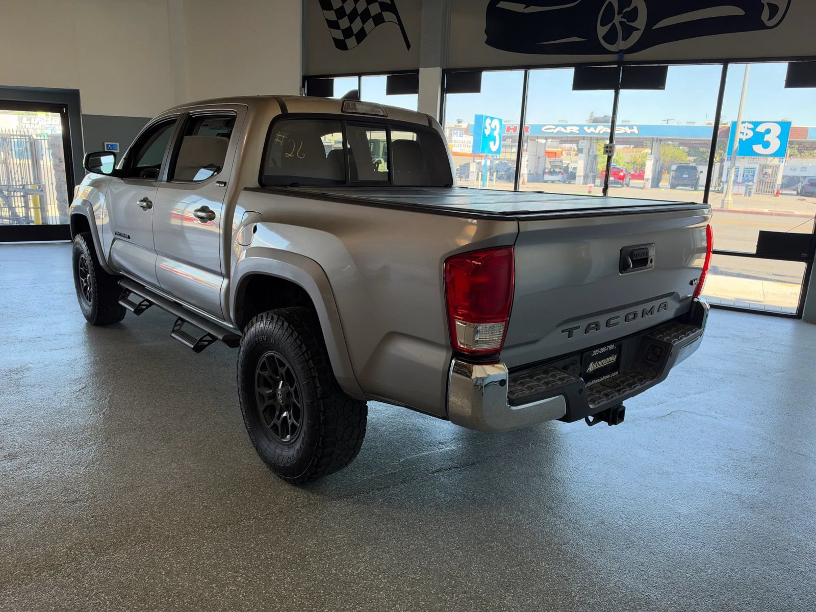 Used 2017 Toyota Tacoma SR5 w/ Tow Package RWD image 5