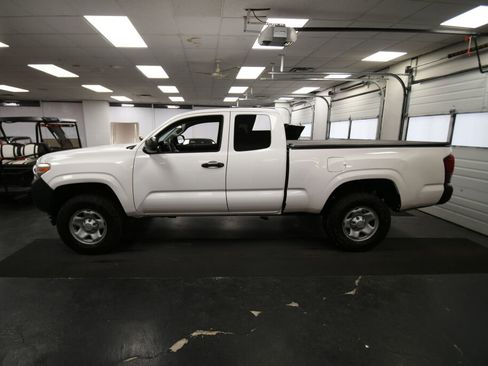 Certified 2022 Toyota Tacoma SR AWD/4WD image 5