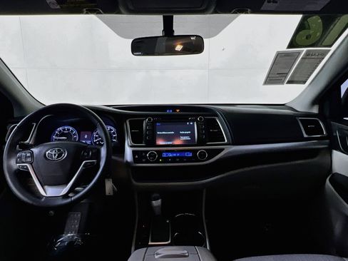 Used 2016 Toyota Highlander Plus FWD image 29