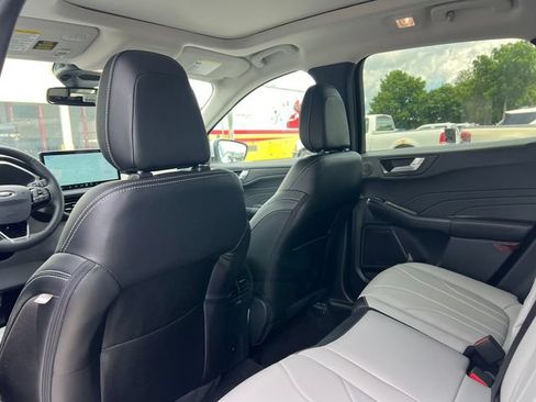 New 2025 Ford Escape SE w/ PHEV Premium Package FWD image 37