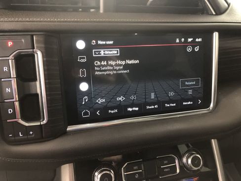 Used 2022 GMC Yukon Denali w/ Denali Premium Package image 16