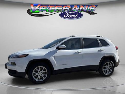 Used 2018 Jeep Cherokee Latitude w/ Safety Group image 1