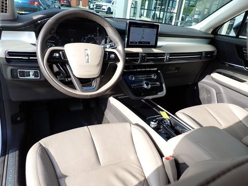 Used 2022 Lincoln Corsair AWD w/ Premium Package image 17