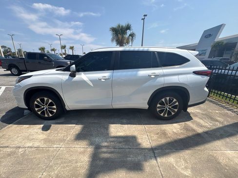 Used 2023 Toyota Highlander XLE AWD/4WD image 15
