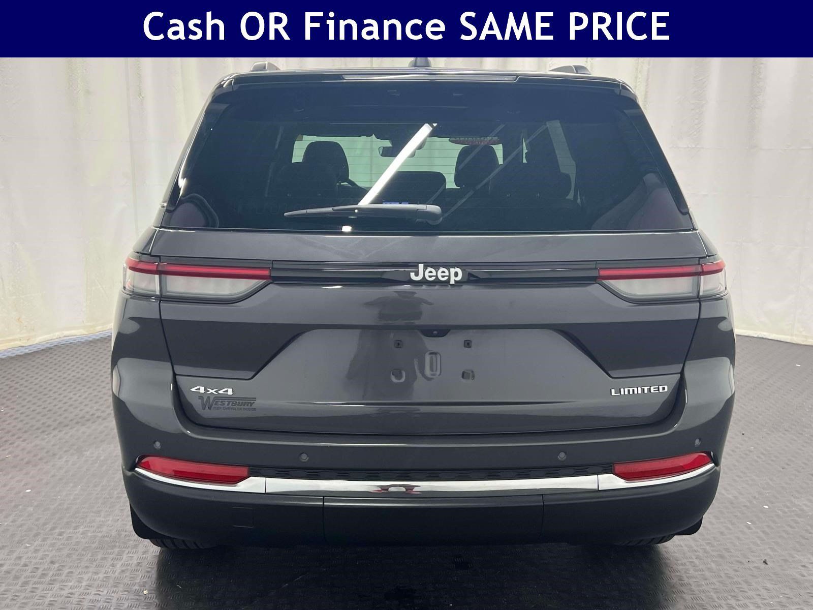Used 2025 Jeep Grand Cherokee Limited w/ MOPAR Finishing Package AWD/4WD image 7