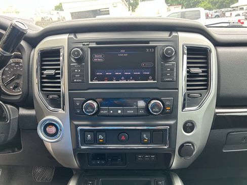 Used 2019 Nissan Titan SV w/ SV Convenience Package RWD image 17