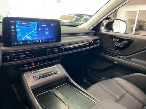 New 2026 Lincoln Aviator AWD w/ Jet Appearance Package image 13