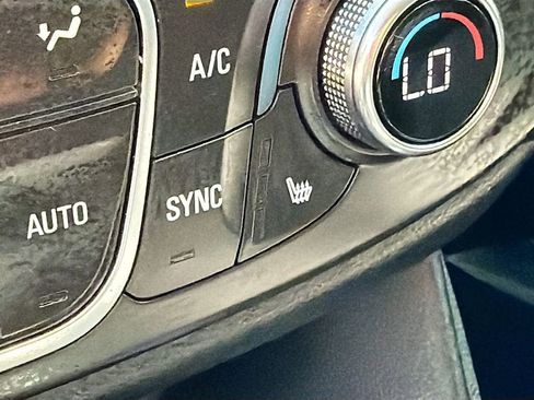 Used 2020 Chevrolet Traverse LT image 19